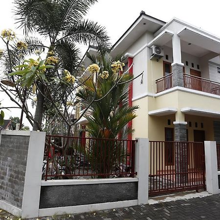 Reddoorz @ Jalan Damai Ξενοδοχείο Ngaglik Εξωτερικό φωτογραφία