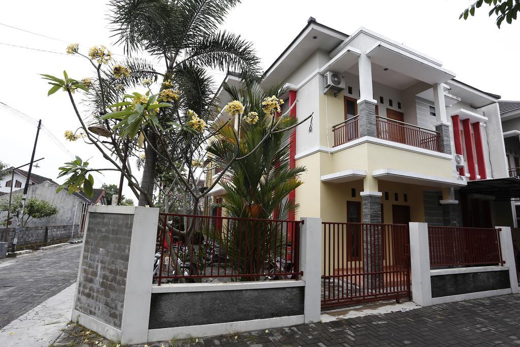 Reddoorz @ Jalan Damai Ξενοδοχείο Ngaglik Εξωτερικό φωτογραφία